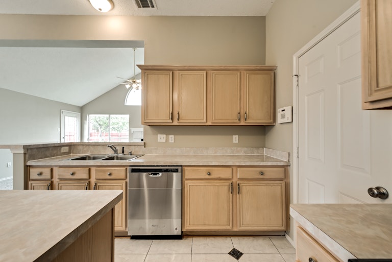 Photo 10 of 26 - 812 Pebble Ridge Dr, Lewisville, TX 75067