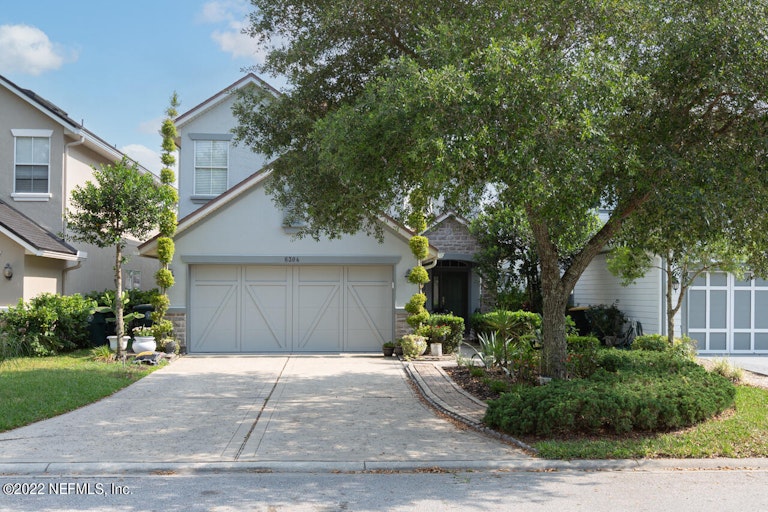 Photo 1 of 40 - 6304 Pendragon Pl, Jacksonville, FL 32258