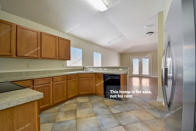 Photo 2 of 30 - 574 Chancellor Dr W, Jacksonville, FL 32225