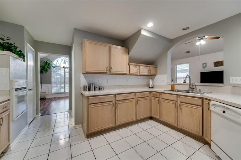 Photo 20 of 40 - 8801 Clearlake Dr, Rowlett, TX 75088