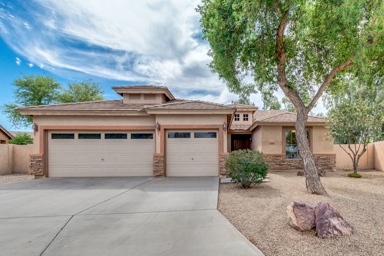 Photo 1 of 31 - 1886 S Longspur Ln, Gilbert, AZ 85295