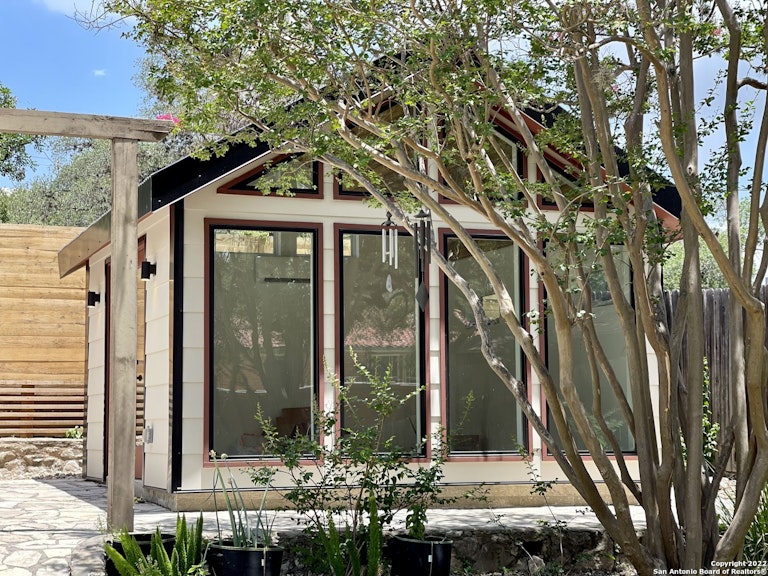 Photo 33 of 39 - 347 E Huisache Ave, San Antonio, TX 78212
