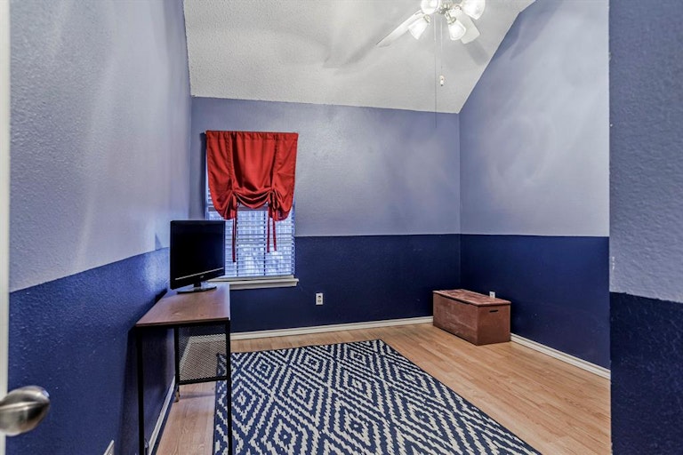 Photo 21 of 26 - 915 Felicia Ln, Arlington, TX 76017