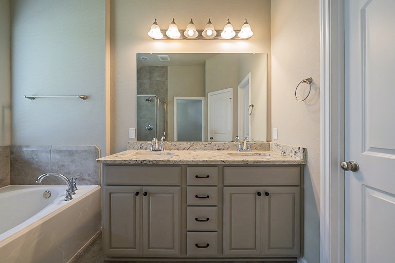 Photo 20 of 32 - 12426 Alora Bluff Trl, Humble, TX 77346