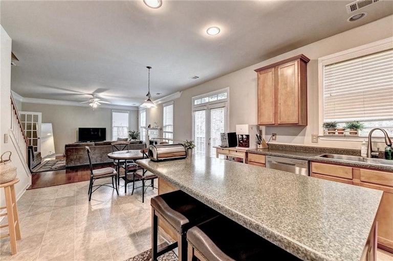 Photo 12 of 38 - 342 Rutlidge Park Ln, Suwanee, GA 30024