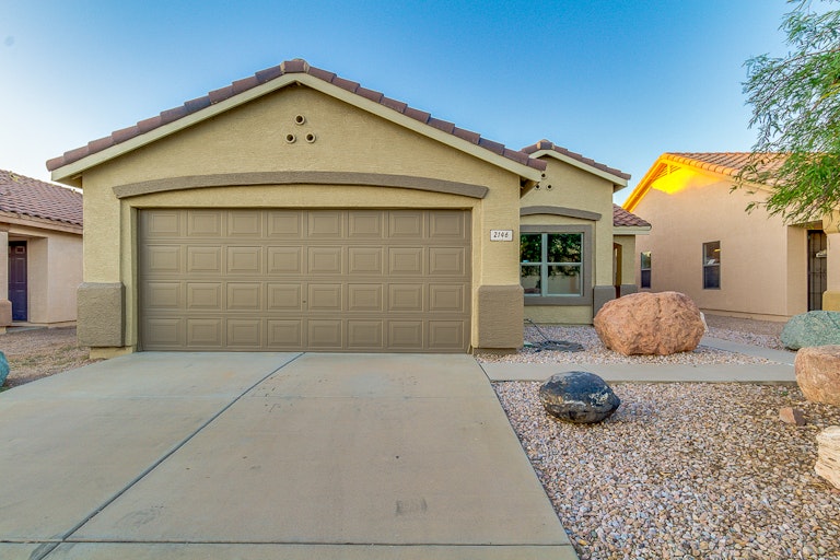 Photo 1 of 19 - 2146 W 23rd Ave, Apache Junction, AZ 85120