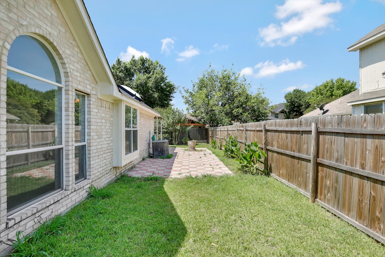 Photo 5 of 26 - 1533 Cool Springs Dr, Mesquite, TX 75181