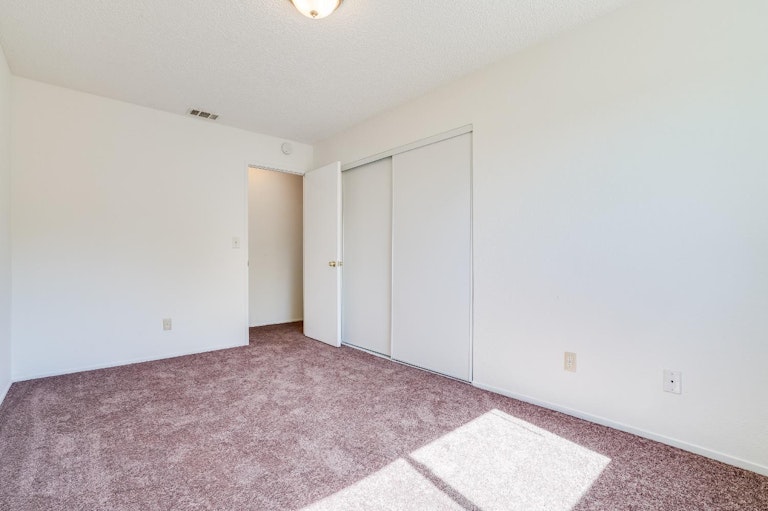 Photo 14 of 36 - 4636 Baywind Dr, Sacramento, CA 95838