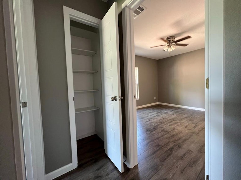 Photo 10 of 27 - 2038 Pebblebrook Trl, Irving, TX 75060