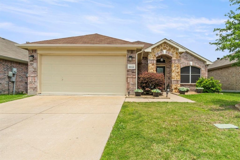 Photo 2 of 34 - 2012 Colorado Bend Dr, Forney, TX 75126