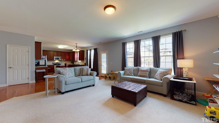 Photo 7 of 40 - 6209 Sparkling Brook Dr, Raleigh, NC 27616