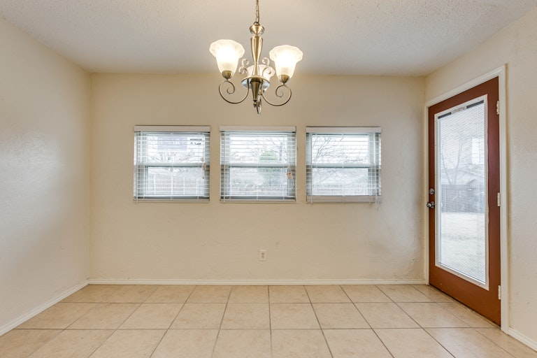 Photo 11 of 25 - 3344 N Ave, Plano, TX 75074