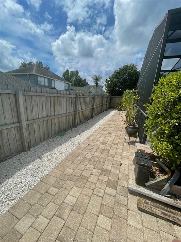 Photo 33 of 50 - 10521 Cherry Oak Cir, Orlando, FL 32817