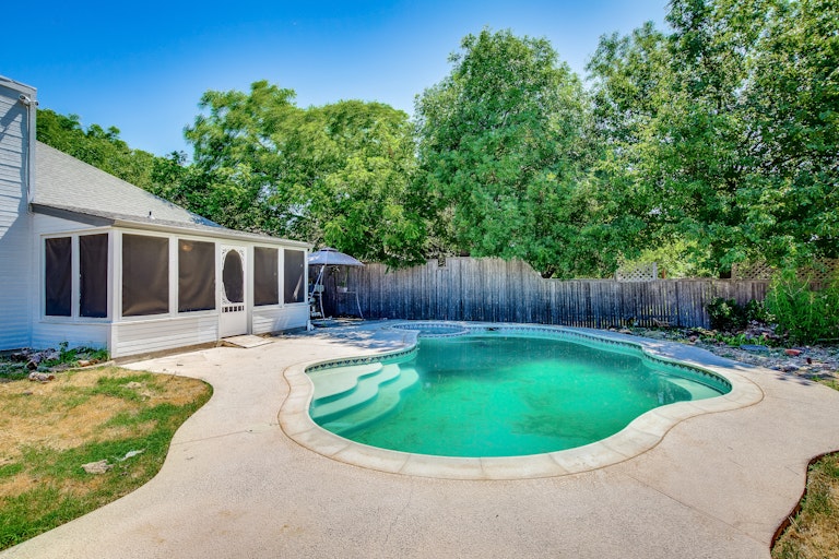 Photo 6 of 30 - 627 Stagecoach Dr, Little Elm, TX 75068