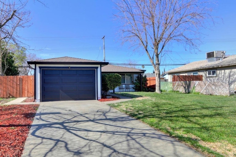 Photo 4 of 28 - 6235 Whitecliff Way, North Highlands, CA 95660