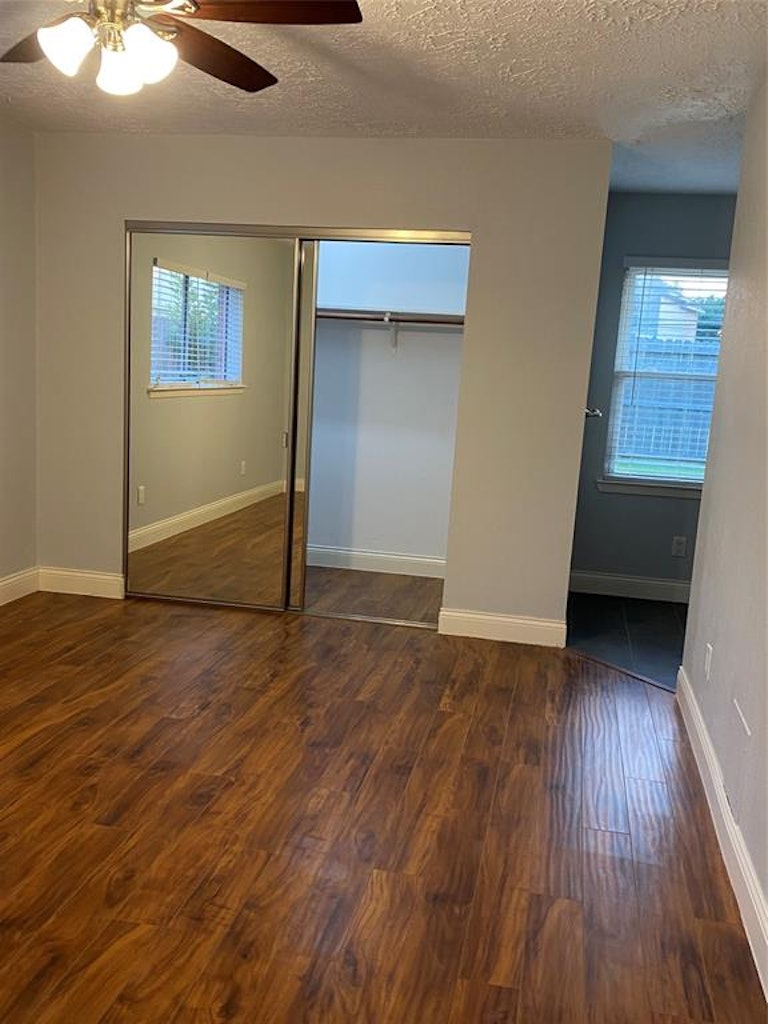 Photo 6 of 8 - 3802 Maplewood Dr, La Porte, TX 77571