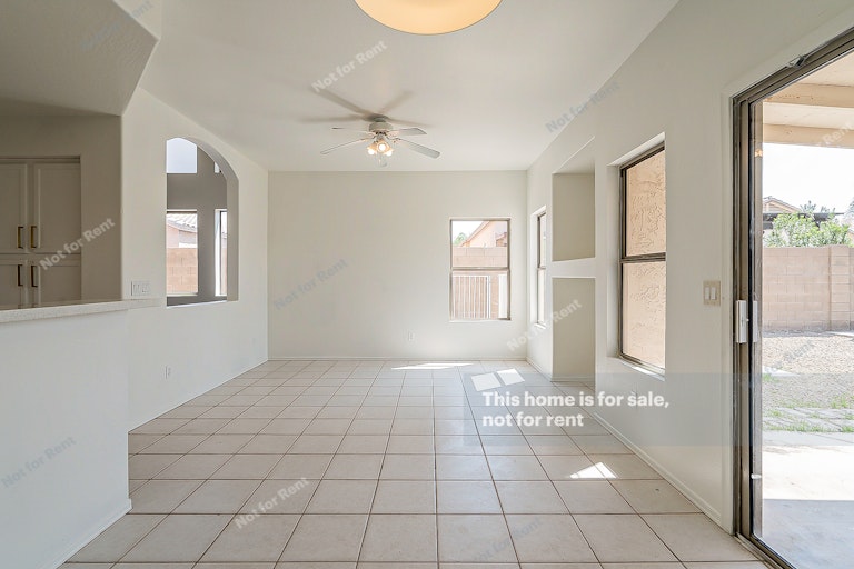 Photo 5 of 28 - 10111 E Capri Ave, Mesa, AZ 85208