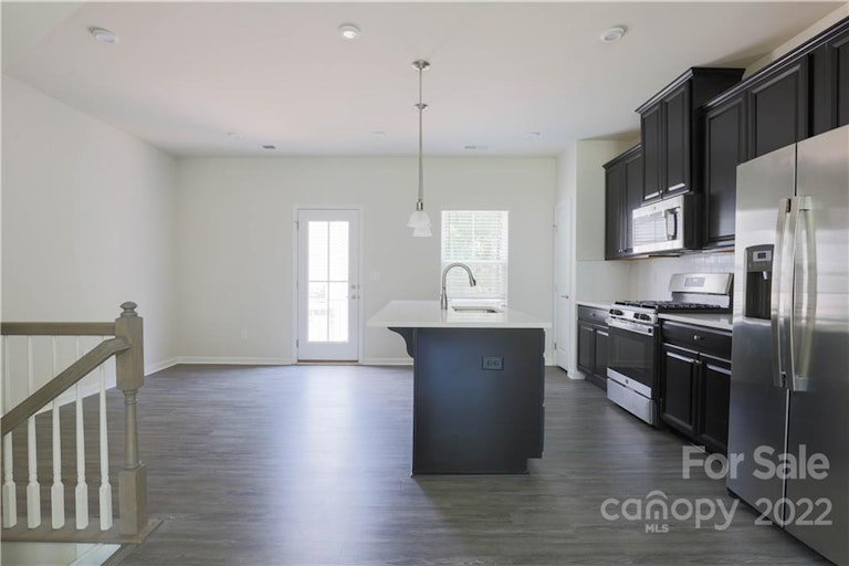 Photo 2 of 16 - 1156 Ashbury St, Charlotte, NC 28216