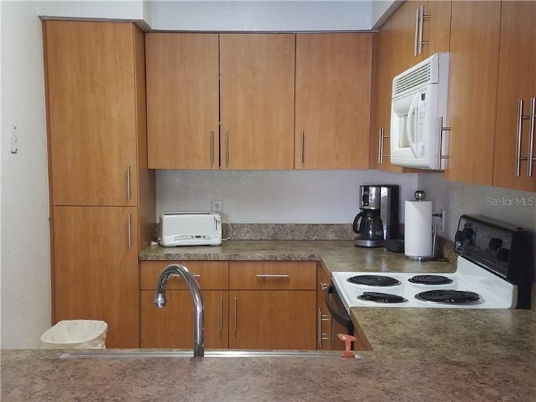 Photo 10 of 24 - 14037 Fairway Island Dr #212, Orlando, FL 32837