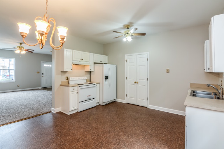 Photo 6 of 19 - 6006 San Marcos Way, Raleigh, NC 27616