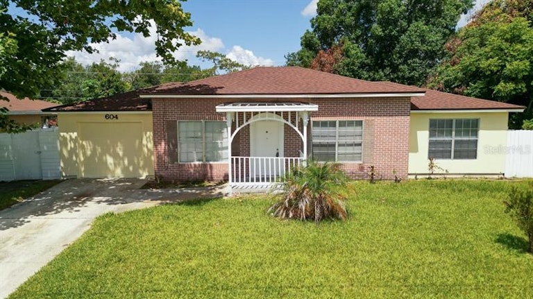 Photo 1 of 39 - 604 Deauville Ct, Kissimmee, FL 34758