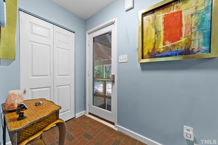 Photo 16 of 36 - 317 Stony Hill Rd, Chapel Hill, NC 27516