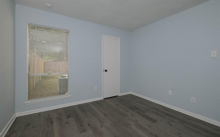 Photo 17 of 27 - 13411 Ravensway Dr, Cypress, TX 77429