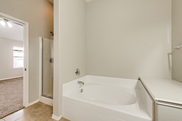 Photo 18 of 27 - 8508 Minturn Dr, Fort Worth, TX 76131