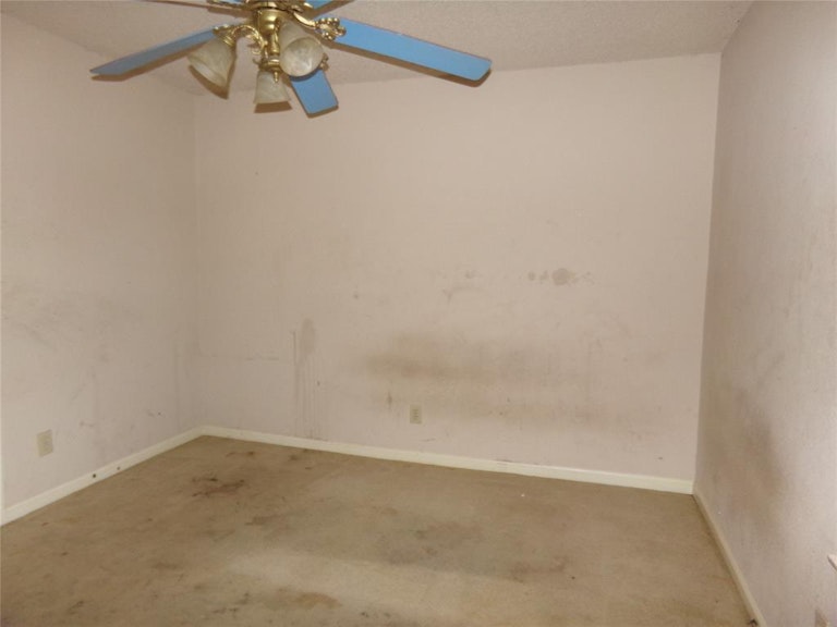 Photo 14 of 23 - 1133 Lexington Ln, Desoto, TX 75115