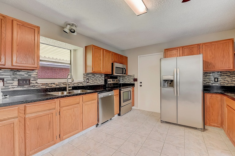 Photo 4 of 30 - 1502 Windmill Ln, Mesquite, TX 75149