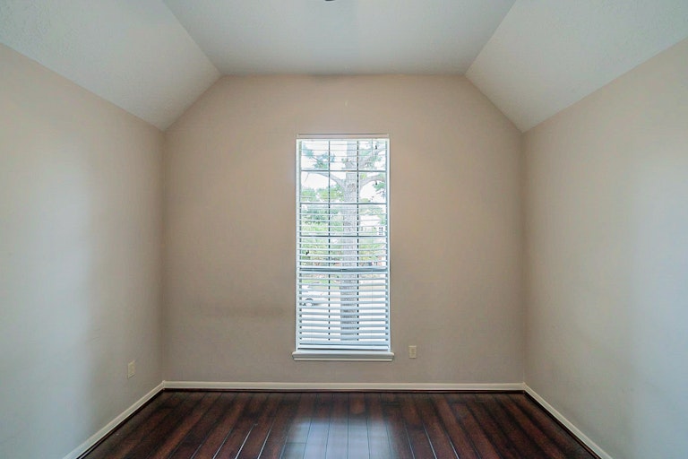 Photo 31 of 36 - 3303 Mulberry Hill Ln, Houston, TX 77084