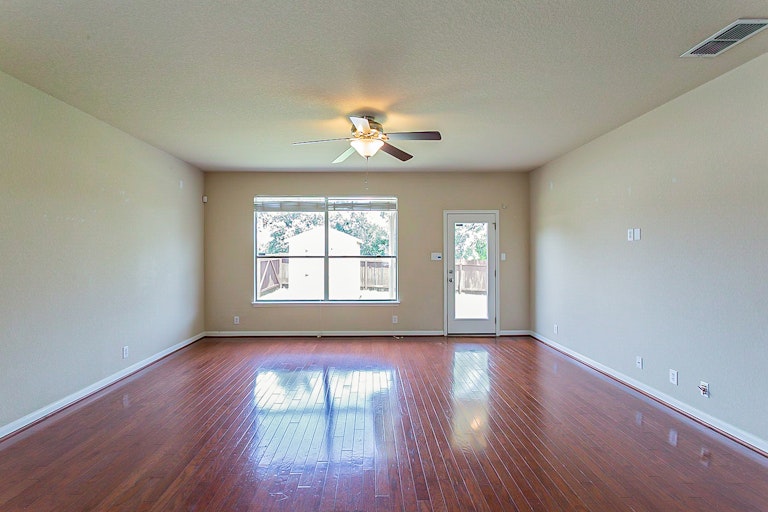 Photo 5 of 24 - 14035 Caprese Hl, San Antonio, TX 78253