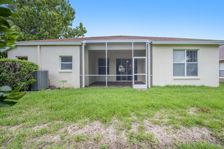 Photo 14 of 19 - 10610 Weybridge Dr, Tampa, FL 33626