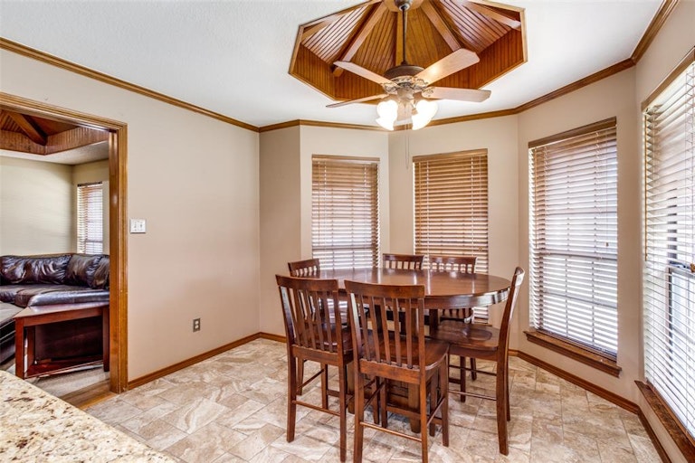 Photo 13 of 27 - 3825 Edgewater Dr, Bedford, TX 76021