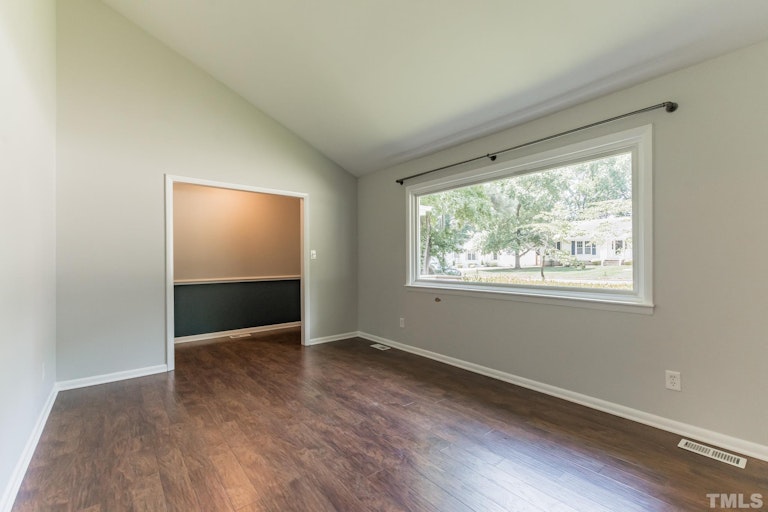 Photo 3 of 30 - 5313 Old Forge Cir, Raleigh, NC 27609