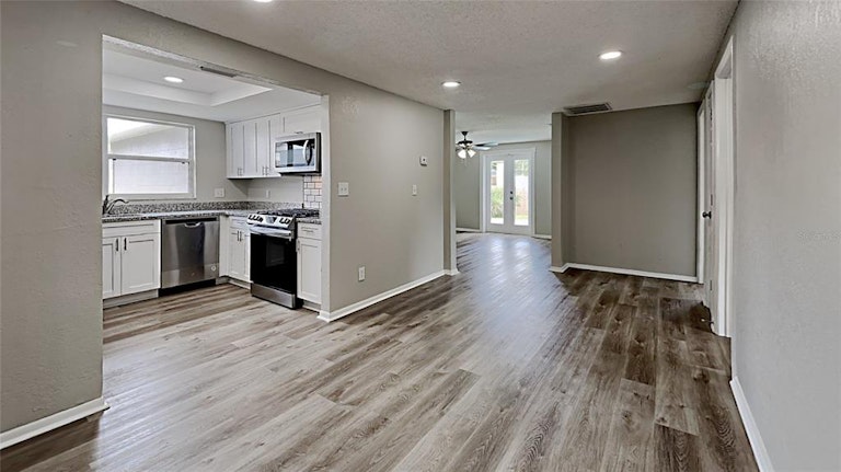 Photo 2 of 19 - 5830 Denver St NE, Saint Petersburg, FL 33703