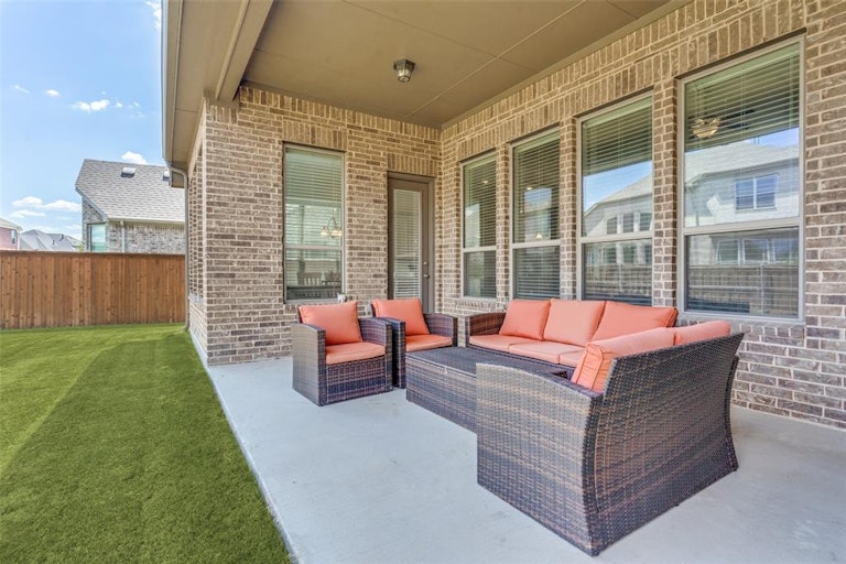 Photo 28 of 33 - 2404 Carrington Dr, Mansfield, TX 76063