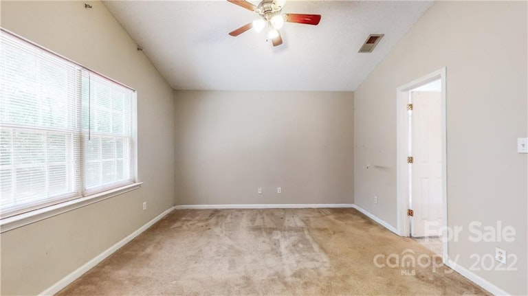 Photo 12 of 32 - 11841 Winter Pine Ln, Charlotte, NC 28269
