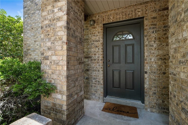 Photo 5 of 39 - 204 Debbie Ann Dr, Leander, TX 78641
