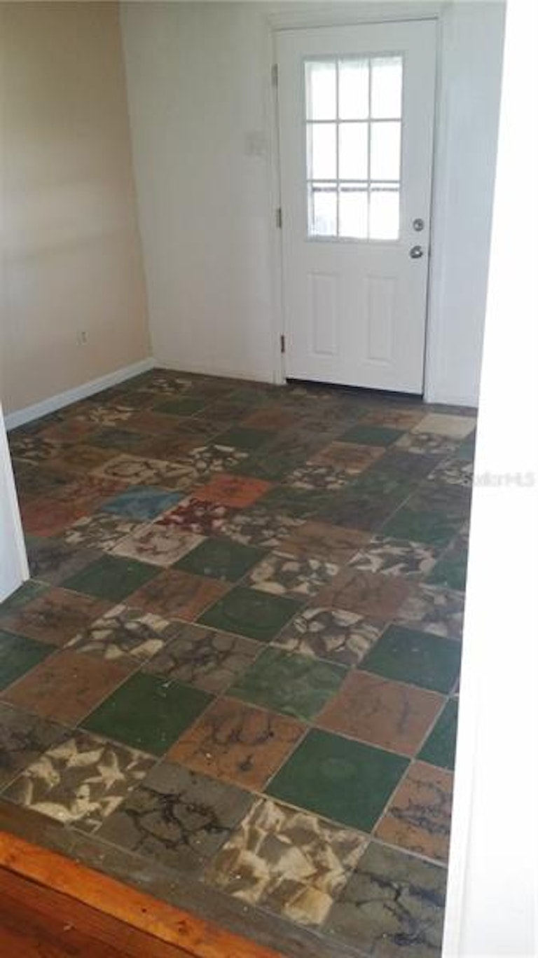 Photo 6 of 13 - 1415 Carlson Dr, Orlando, FL 32804