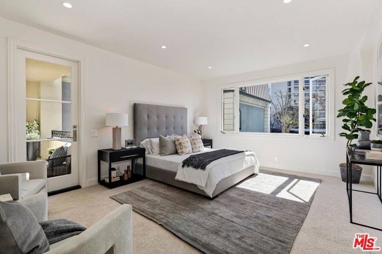 Photo 13 of 24 - 10106 Empyrean Way #201, Los Angeles, CA 90067