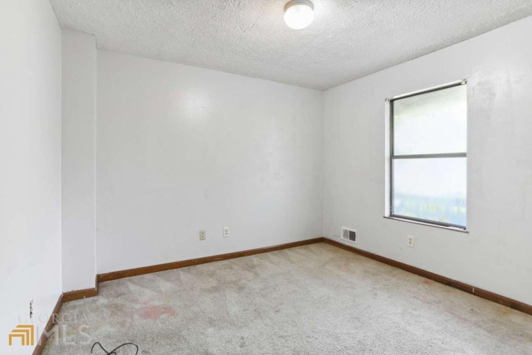 Photo 12 of 29 - 4264 Dustin Dr, Acworth, GA 30101