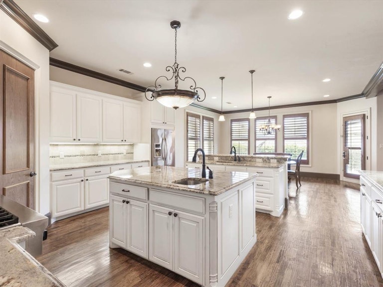 Photo 8 of 30 - 4636 Sidonia Ct, Fort Worth, TX 76126
