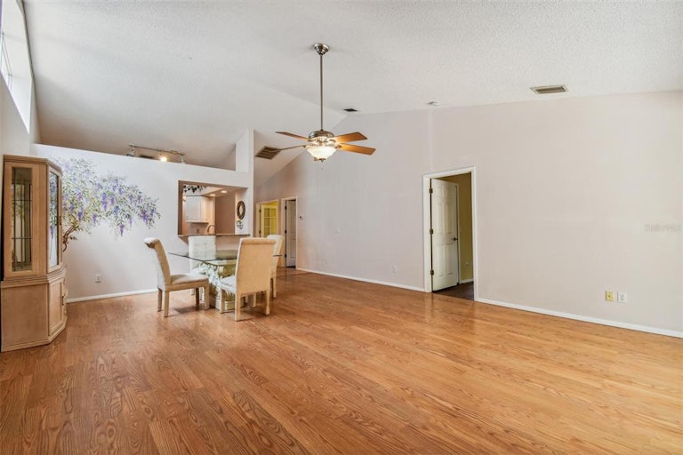 Photo 8 of 27 - 3678 Amelia Way, Palm Harbor, FL 34684