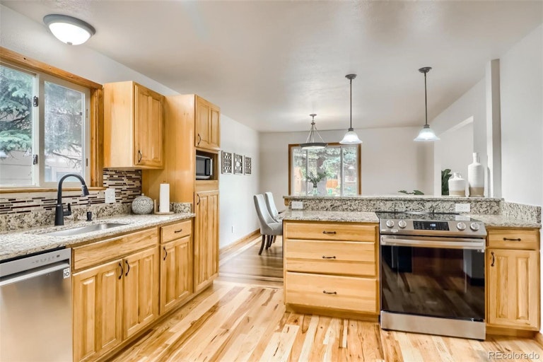 Photo 13 of 40 - 8240 Jay Cir, Arvada, CO 80003