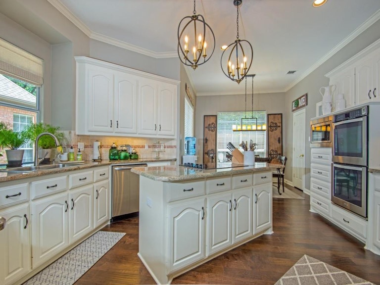 Photo 11 of 36 - 6205 Wittmore Pl, Plano, TX 75093