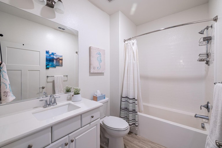Photo 10 of 28 - 9245 Thimbleberry Dr, Sacramento, CA 95829