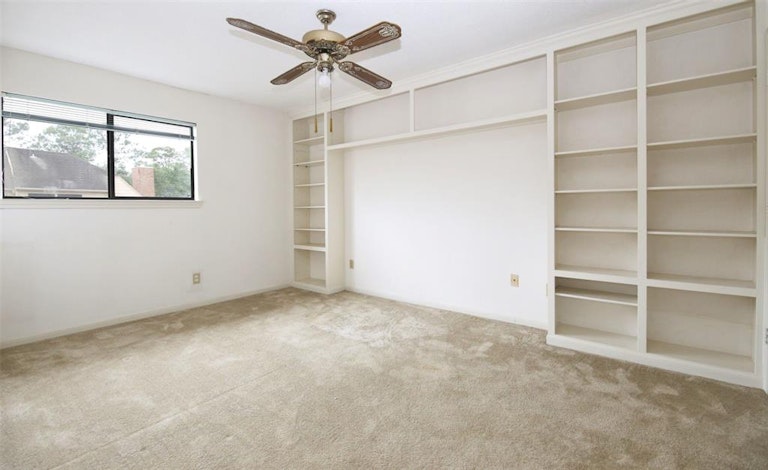 Photo 18 of 28 - 727 Bunker Hill Rd #40, Houston, TX 77024