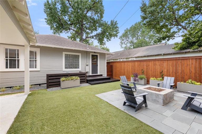Photo 25 of 30 - 1031 W Melwood St, Houston, TX 77009