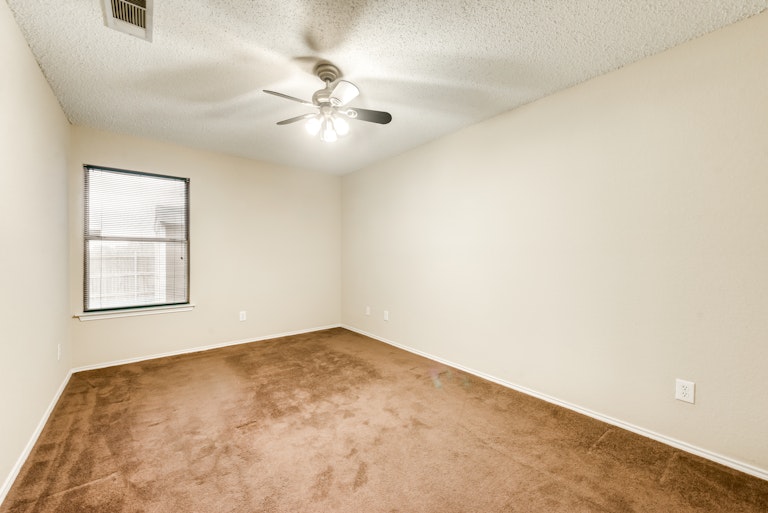 Photo 19 of 26 - 1820 Whispering Cove Trl, Fort Worth, TX 76134